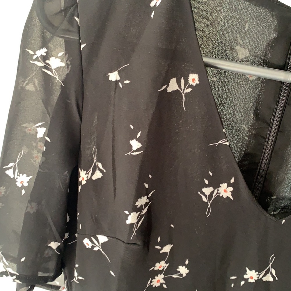 Black dress with floral - Picture 4 of 4